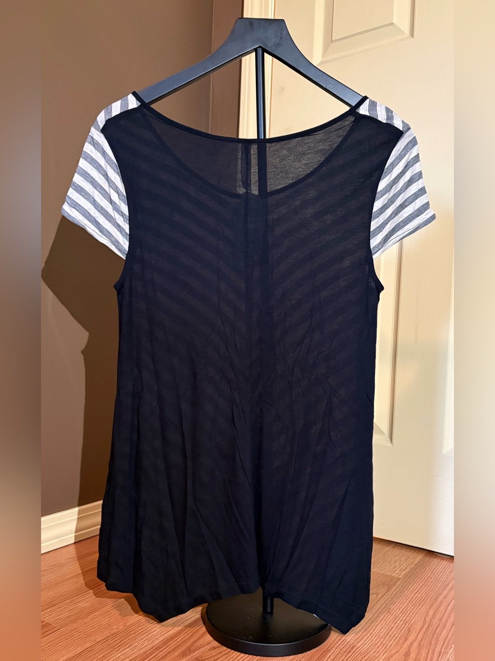 Kensie Black & White Striped Short-Sleeve Scoop Tee Size Small NWT - Picture 5 of 6